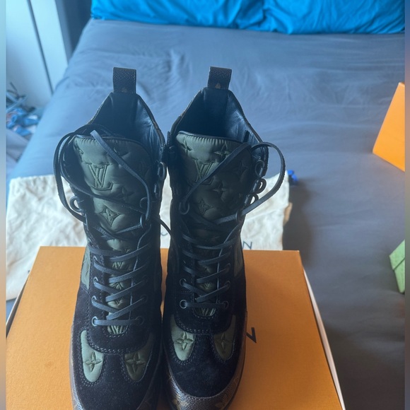 Louis Vuitton Monogram Laureate Platform boot! - Picture 8 of 8